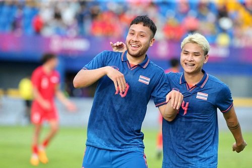 Men's football at the 32nd SEA Games: Vietnam and Thailand share the top spot in Group B