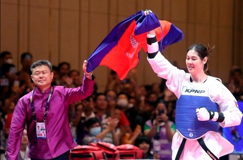 Sorn Seavmey - Cambodian martial arts "goddess" won the SEA Games medal