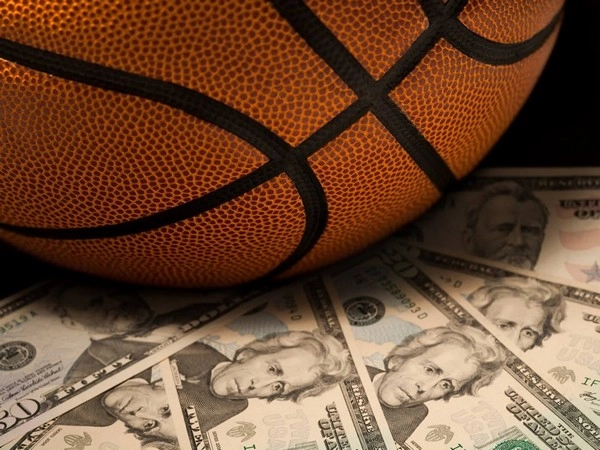 Spotting the Favorites: When to Play It Safe in Basketball Betting